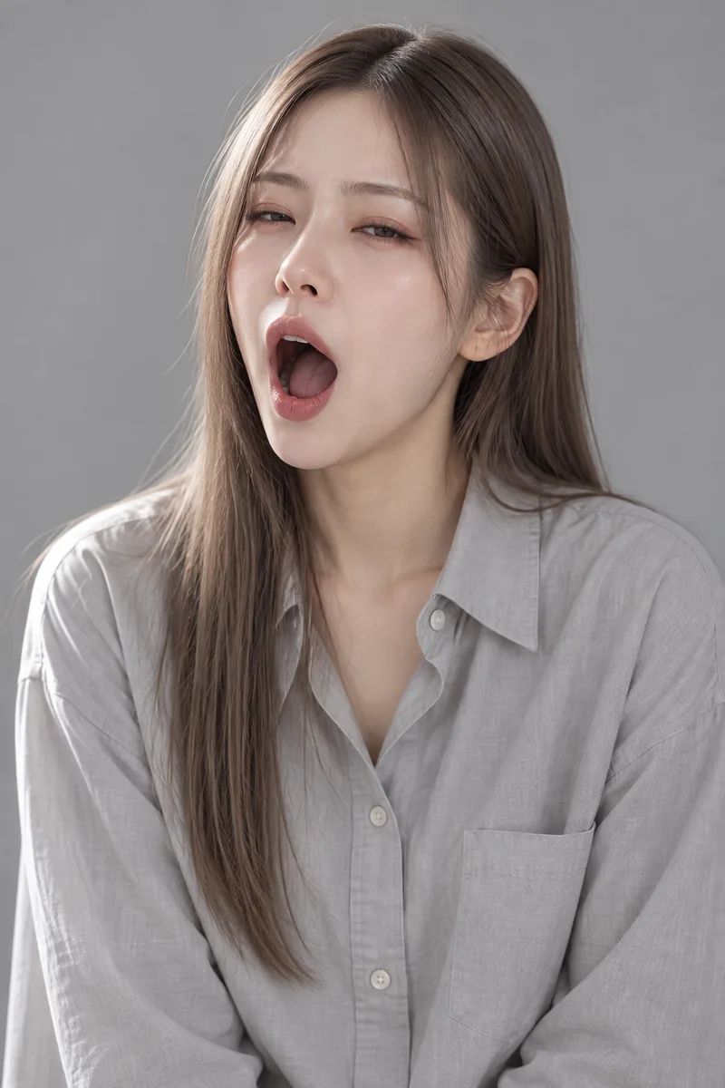 yawning, both arms resting down at her sidesで生成した例（3枚目）
