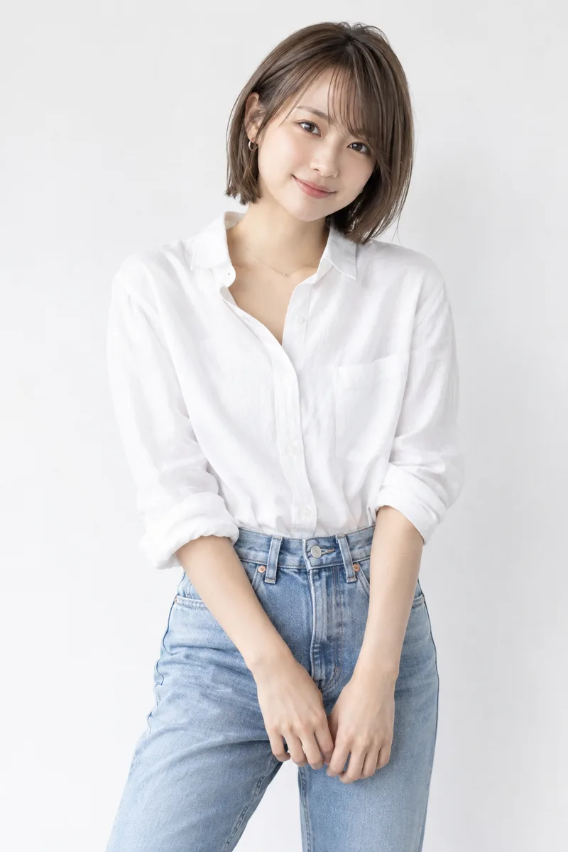 in front of a plain white studio backdrop を足して生成した例（3枚目）