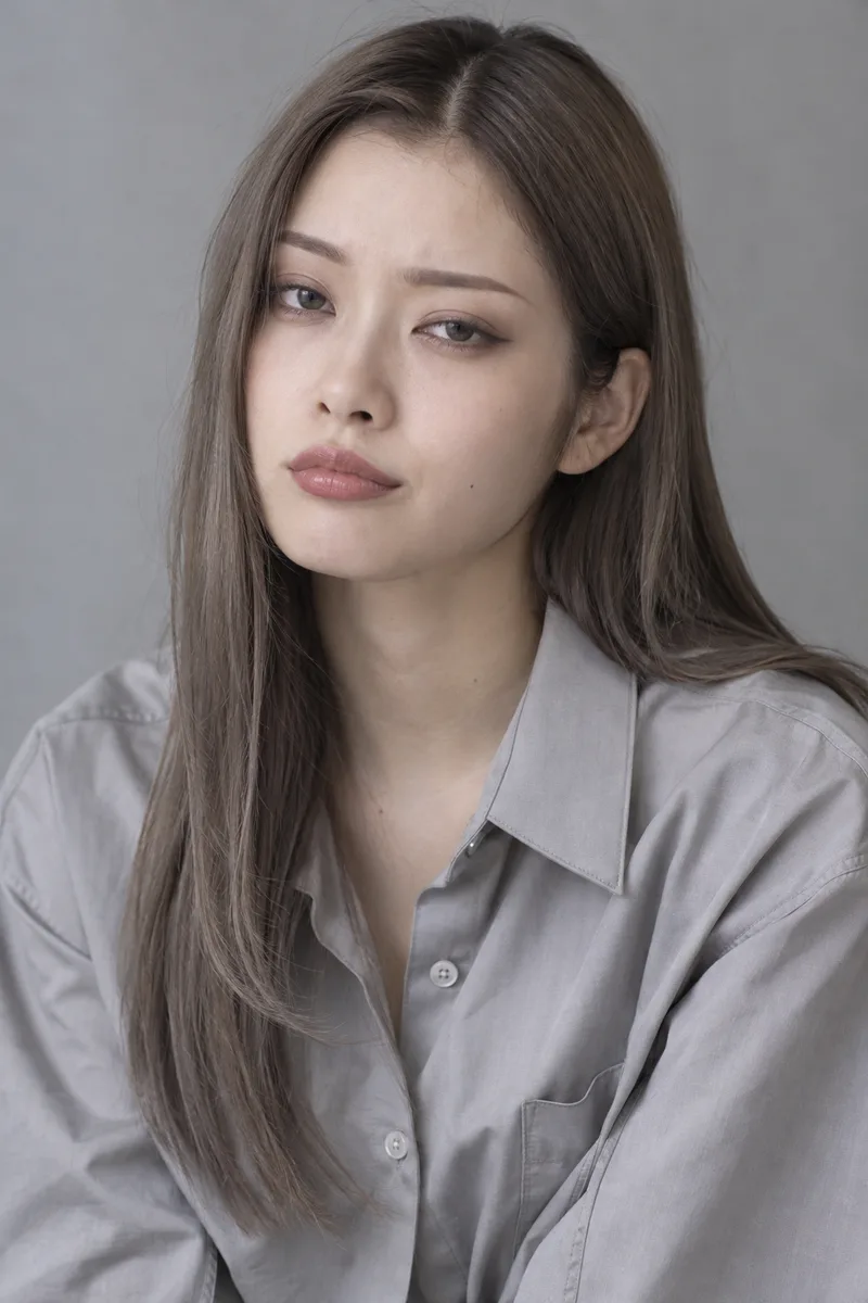 unimpressed, one eyebrow slightly raised, half-lidded flat stare at the camera, mouth pulled slightly to one sideで生成した例（4枚目）